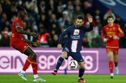 九游-包含梅西回归赛场，连败首场状态亮眼，巴黎圣日耳曼观众沸腾！的词条