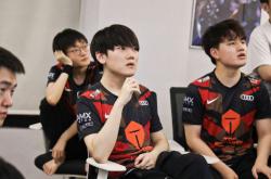 九游-JackeyLove在日本队比赛中逆转，问鼎冠军引发热议！的简单介绍