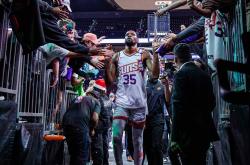 九游娱乐-杜兰特迎来十二赛季高光表现，IG球迷沸腾！的简单介绍