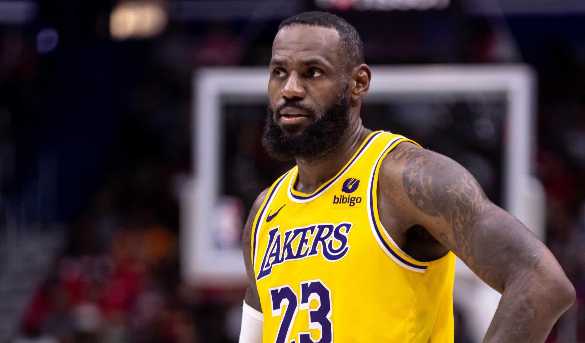 詹姆斯巅峰对决，Rookie与90激战勇士分钟，精彩发挥胜负难料！的简单介绍